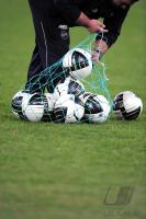 Fussball International:  Puma Ball im Netz