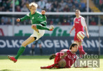 Fussball 1. Bundesliga: Wolfsburg - Bayern, Zweikampf