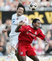 Fussball 1. Bundesliga: Koeln - Bayern, Zweikampf