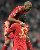 Fussball 1. Bundesliga, Saison 2011/2012:  JUBEL Jerome Boateng auf Mario Gomez (v. li., FC Bayern Muenchen)