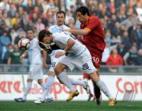 FUSSBALL SERIE A:  Luca Toni (re., AS Rom) gegen Guglielmo Stendardo (li.,Lazio)