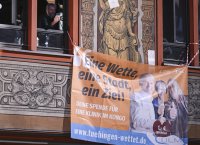 Schlager - Ikone Dieter Thomas Kuhn mit Minikonzert auf dem Tuebinger Marktplatz