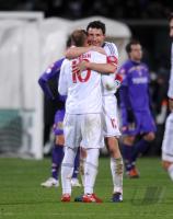 FUSSBALL  International CHL 09/10 :  Mark van Bommel mit Arjen Robben (FCB)