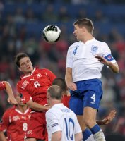 Fussball International EM 2012-Qualifikation: Pirmin SCHWEGLER (li, Schweiz) gegen Steven GERRARD (re, England)