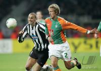 Fussball CL: Bremen - Turin, Zweikampf