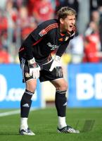 FUSSBALL 1. BUNDESLIGA: Leverkusen, ADLER