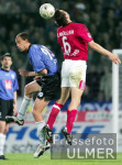 Fussball 2. Bundesliga: Bielefeld - Nuernberg, Zweikampf