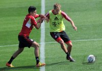 Fussball 1. Bundesliga 11/12: FC Bayern Muenchen Training in Doha