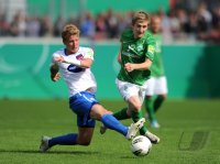 FUSSBALL, DFB Pokal 1. Hauptrunde: Richard Weil (li, 1 FC Heidenheim 1846) gegen Marko Marin (re, SV Werder Bremen)