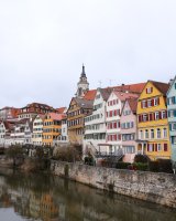 Stadtansicht Neckarfront Tuebingen mit Stiftskirche