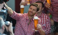 Fussball 1. Bundesliga 14/15: Xabi Alonso (FC Bayern Muenchen)