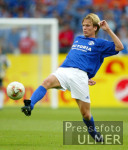 FUSSBALL 1. Bundesliga S04, POULSEN Einzelaktion