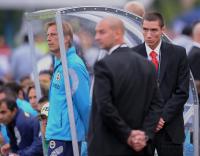 Fussball International Fenerbahce Trainer Daum mit Bodyguards