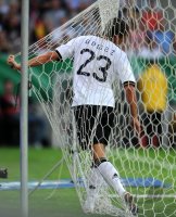 Fussball International EM 2012 Testspiel:  GEFANGEN im Tornetz Mario GOMEZ (Deutschland)