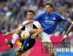 Fussball 1. Bundesliga: Schalke - Frankfurt, Zweikampf mit Moeller