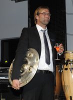 Fussball Deutscher Meister 2010/2011:  Borussia Dortmund; KLOPP mit Meisterschale