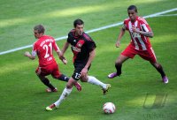 Fussball 1. Bundesliga : Philipp Lahm (li, FC Bayern Muenchen) gegen Michael Ballack (Mitte, Bayer 04 Leverkusen) gegen Luiz Gustavo (re, FC Bayern Muenchen)