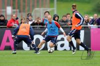 Fussball 1. Bundesliga: Arjen Robben gegen Bastian Schweinsteiger (v.li., FCB)