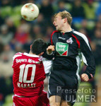 Fussball 1. Bundesliga Bayern-Koeln, Zweikampf