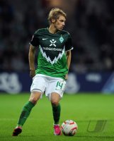 Fussball: 1. Bundesliga Saison 2010/2011: Bremen, HUNT am Ball