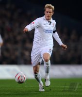 Fussball: 1. Bundesliga Saison 2010/2011: St. Pauli, EBBERS am Ball