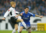 Fussball 1. Bundesliga: Schalke - Bielefeld,  Zweikampf