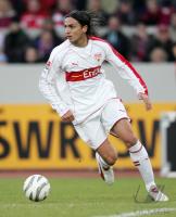 Fussball 1. Bundesliga: Stuttgart, MEIRA Einzelaktion am Ball