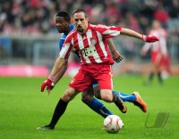 Fussball 1. Bundesliga : Franck Ribery (re, FC Bayern Muenchen) gegen David Alaba (li, TSG 1899 Hoffenheim)