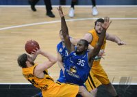 Basketball 1. Bundesliga 2012/2013:  Walter Tigers Tuebingen - Fraport Skyliners Frankfurt
