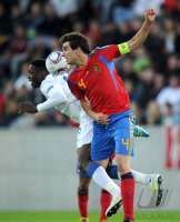 Fussball U21-Europameisterschaft 2011: Daniel Welbeck (li, England) gegen Javi Martinez (re, Spanien)