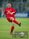 FUSSBALL 1. Bundesliga Sascha Riether (SC) am Ball