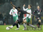 Fussball UCL: Bremen - Lyon, Zweikampf