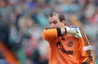 FUSSBALL 1. BUNDESLIGA: Schalke 04, SCHOBER