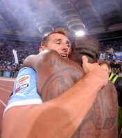 FUSSBALL SERIE A:  JUBEL nach dem Sieg, Miroslav Klose , Djibril Cisse (v. li., Lazio Rom)
