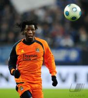FUSSBALL UEFA CUP: Manu City, MWARUWARI Einzelaktion