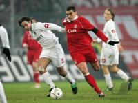 Fussball 1. Bundesliga: Gladbach - Bayern, Zweikampf