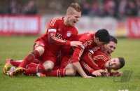 Fussball Regionalliga Sued 2012/2013:  Jubel nach dem Tor zum 1:0 mit Daniel Wein, Lukas Grill, Pierre Emile Hojbjerg, Hoejbjerg, H&Aring;&iexcl;jbjerg, Vladimir Rankovic (v. li., FC Bayern II)