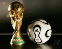 Fussball  WM Pokal mit WM 2006Ball