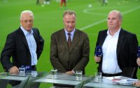 Fussball CHL  Saison 2011/2012: Ehrenpraesident Franz Beckenbauer, Vorstandsvorsitzender Karl Heinz Rummenigge, Praesident Uli Hoeness (v. li., FC Bayern Muenchen)