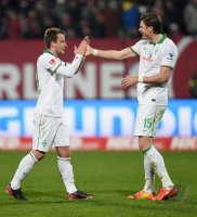 Fussball 1. Bundesliga 13/14:  JUBEL; Philipp Bargfrede (SV Werder Bremen) und Sebastian Proedl (SV Werder Bremen)