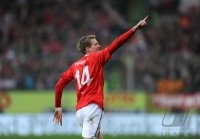 1. Fussball Bundesliga: Jubel nach dem Tor zum 1:0  Andre Schuerrle (1. FSV Mainz 05)