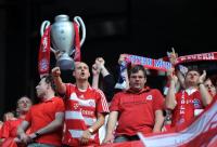 Fussball Champions League Finale: Bayern Fans mit CL POKAL