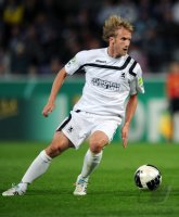 FUSSBALL, DFB Pokal 1. Hauptrunde: 1860 Muenchen, BIEROFKA am Ball