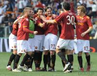 FUSSBALL SERIE A: Daniele De Rossi, Simone Perrotta, Marco Cassetti, Luca Toni (v. li., AS Rom) John Arne Riise (AS Rom)