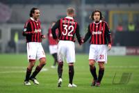 FUSSBALL  International CHL 09/10 : Enttauschung , Alessandro Nesta , David Beckham  , Andrea Pirlo  (v. li.,  Milan )
