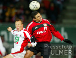 Fussball 1. Bundesliga: Koeln - Leverkusen, Zweikampf
