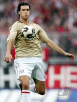 Fussball 1. Bundesliga: Bayern, BALLACK Einzelaktion am Ball