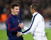 Fussball CHL  Saison 2014/2015: Lionel Messi (Barca) und Lucas (Paris Saint-Germain)