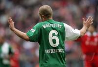 Fussball 1. BL Bayern-Wolfsburg; Zweikampf