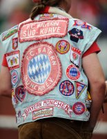 Fussball 1. Bundesliga:  FC Bayern Muenchen Fan mit Kutte